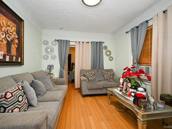 9601 42nd Avenue, Corona NY 11368