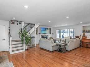 7 Sebree Place, Plainview NY 11803