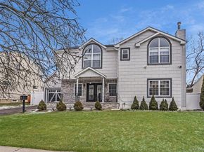 7 Sebree Place, Plainview NY 11803