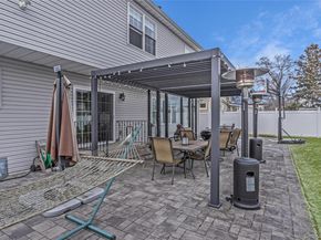 7 Sebree Place, Plainview NY 11803