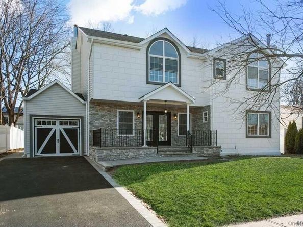 7 Sebree Place, Plainview NY 11803