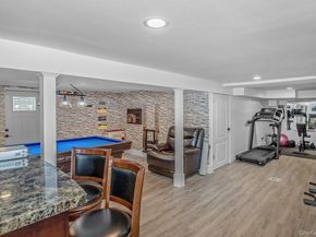 7 Sebree Place, Plainview NY 11803