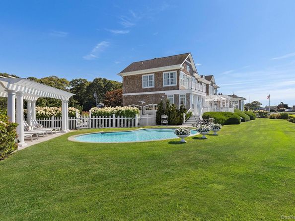 19 Canal Way, Hampton Bays NY 11946