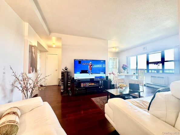 147-20 35th Avenue 11E, Flushing NY 11354