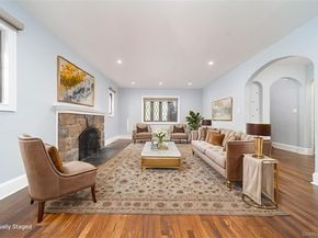 22 Andover Lane, Manhasset NY 11030