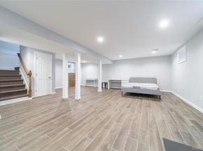 22 Andover Lane, Manhasset NY 11030