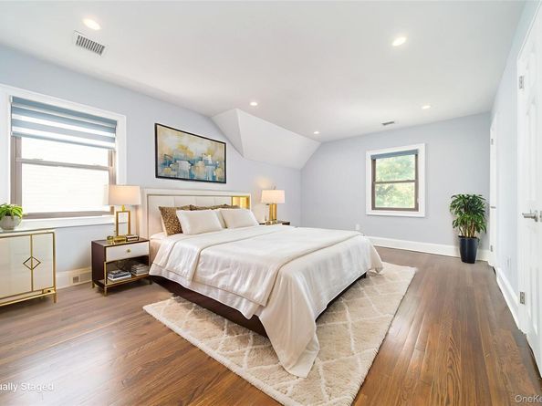 22 Andover Lane, Manhasset NY 11030