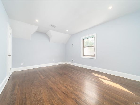 22 Andover Lane, Manhasset NY 11030