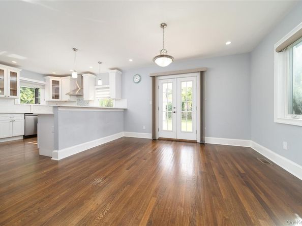 22 Andover Lane, Manhasset NY 11030