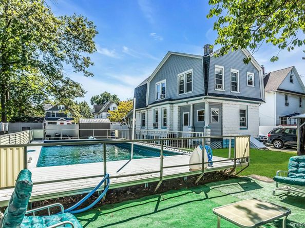 28 lexington Avenue, Freeport NY 11520