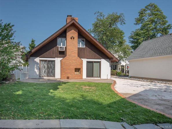 159 Oakview Avenue, Farmingdale NY 11735