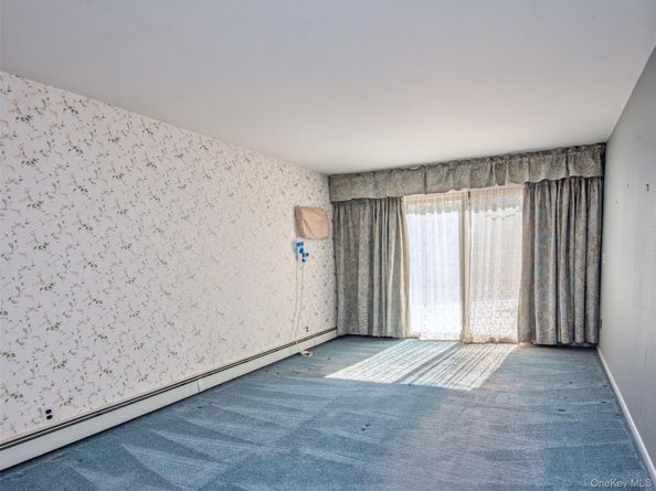 159 Oakview Avenue, Farmingdale NY 11735