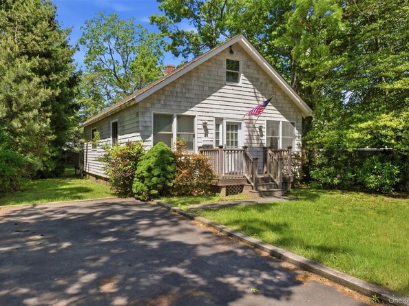 26 Garfield Avenue, East Islip NY 11730