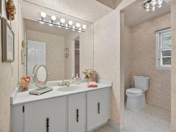 27 Orchard Hill Road, Katonah NY 10536