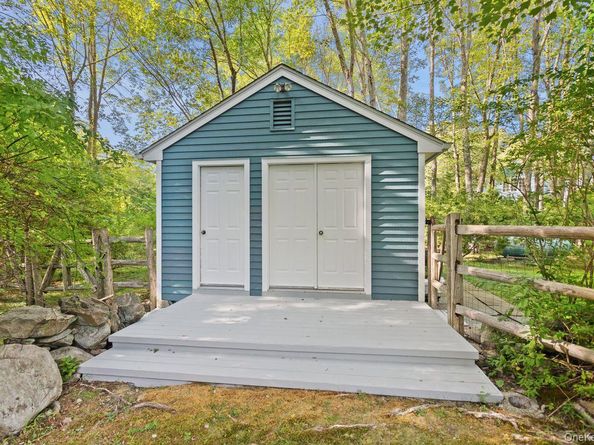 12 Stonewall Court, South Salem NY 10590