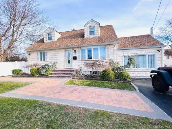8 Spruce Avenue, Bethpage NY 11714