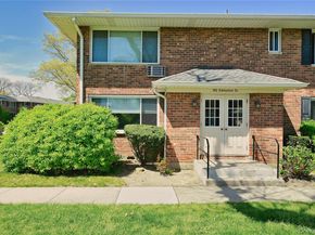 192 Edmunton Dr D1, North Babylon NY 11703