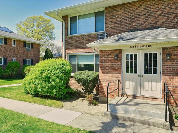 192 Edmunton Dr D1, North Babylon NY 11703