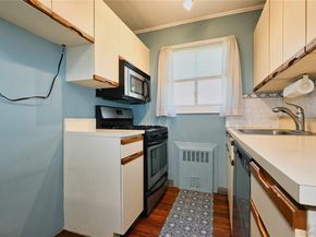 192 Edmunton Dr D1, North Babylon NY 11703