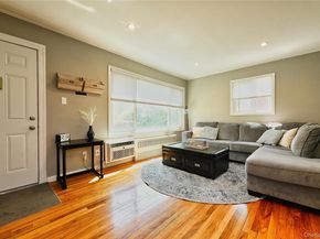 192 Edmunton Dr D1, North Babylon NY 11703