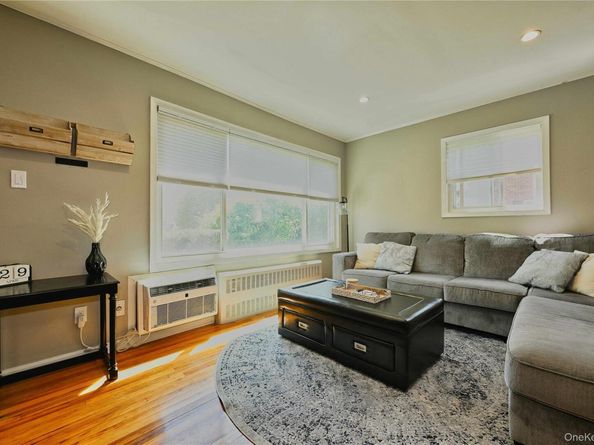 192 Edmunton Dr D1, North Babylon NY 11703