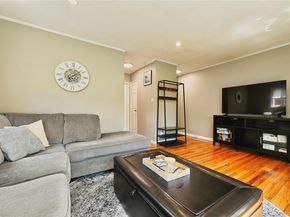 192 Edmunton Dr D1, North Babylon NY 11703