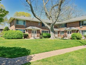 192 Edmunton Dr D1, North Babylon NY 11703