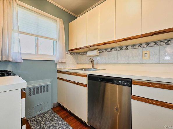 192 Edmunton Dr D1, North Babylon NY 11703
