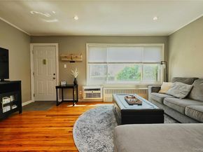 192 Edmunton Dr D1, North Babylon NY 11703