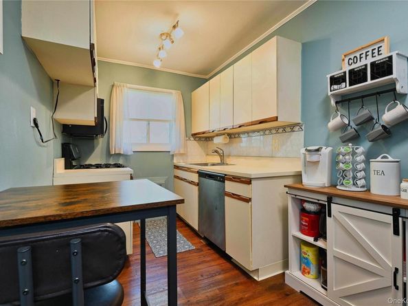 192 Edmunton Dr D1, North Babylon NY 11703