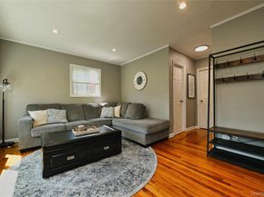 192 Edmunton Dr D1, North Babylon NY 11703