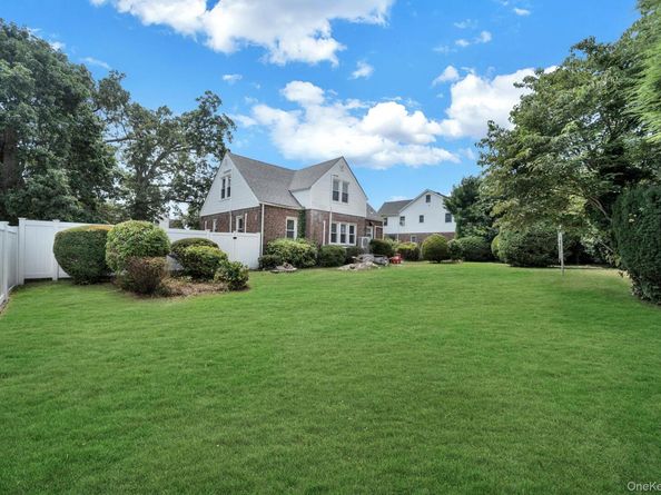 25 Walnut Avenue, Farmingdale NY 11735