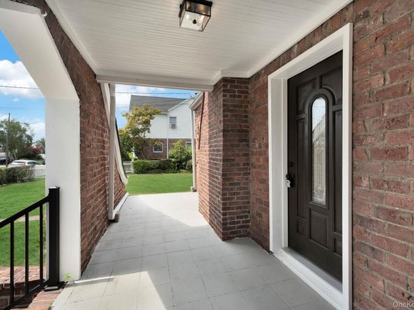 25 Walnut Avenue, Farmingdale NY 11735