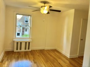 3 Edwards Street 1G, Roslyn Heights NY 11577