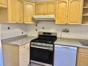 3 Edwards Street 1G, Roslyn Heights NY 11577