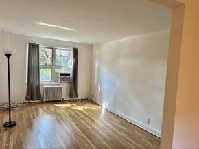 3 Edwards Street 1G, Roslyn Heights NY 11577
