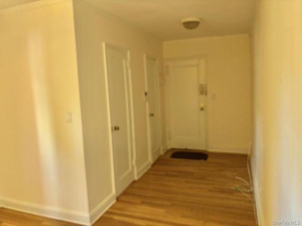 3 Edwards Street 1G, Roslyn Heights NY 11577