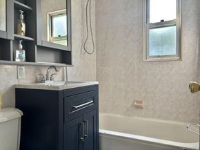 3 Edwards Street 1G, Roslyn Heights NY 11577
