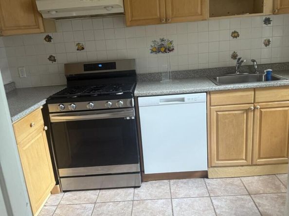 3 Edwards Street 1G, Roslyn Heights NY 11577