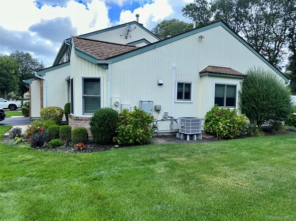 17 Timber Ridge Drive, Holtsville NY 11742