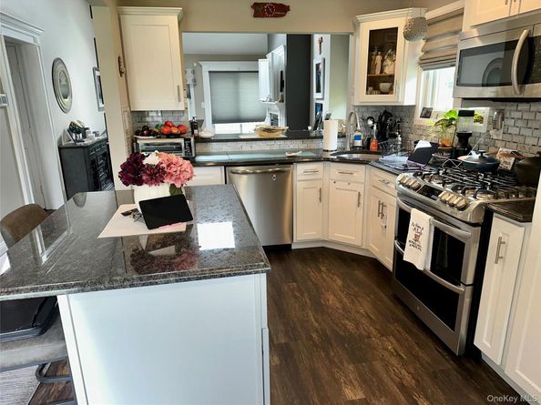17 Timber Ridge Drive, Holtsville NY 11742
