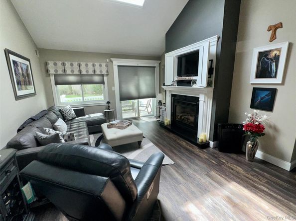 17 Timber Ridge Drive, Holtsville NY 11742