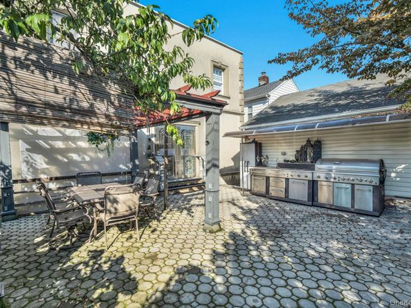 73-55 194th Street, Fresh Meadows NY 11366
