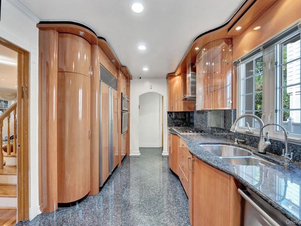 73-55 194th Street, Fresh Meadows NY 11366