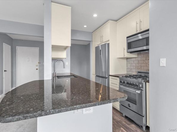 504 Merrick Road 4J, Lynbrook NY 11563