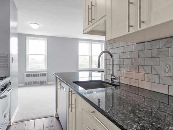 504 Merrick Road 4J, Lynbrook NY 11563