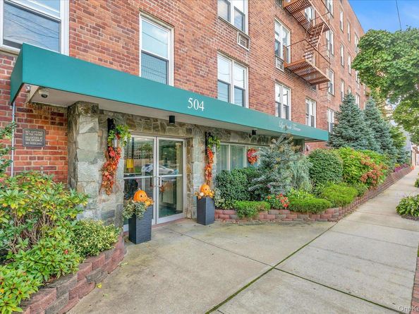 504 Merrick Road 4J, Lynbrook NY 11563
