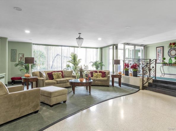 504 Merrick Road 4J, Lynbrook NY 11563