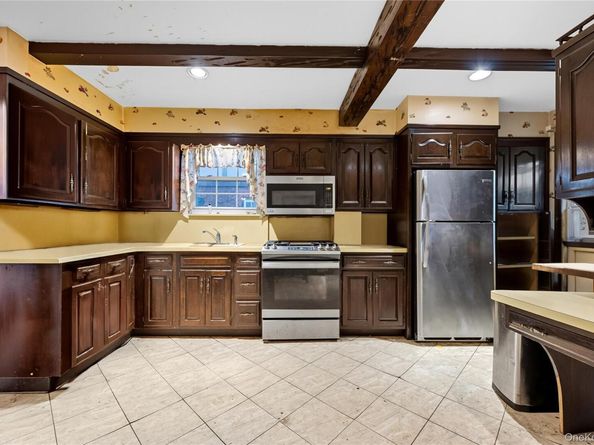 145 Cornwell Avenue, Valley Stream NY 11580