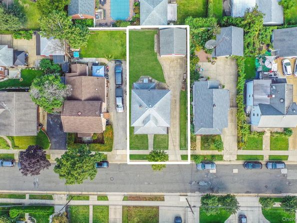 236 Jackson Avenue, Mineola NY 11501